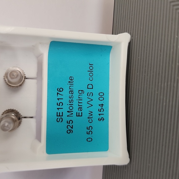 Moissanite Elegant Silver Stud Earrings - Picture 4 of 4